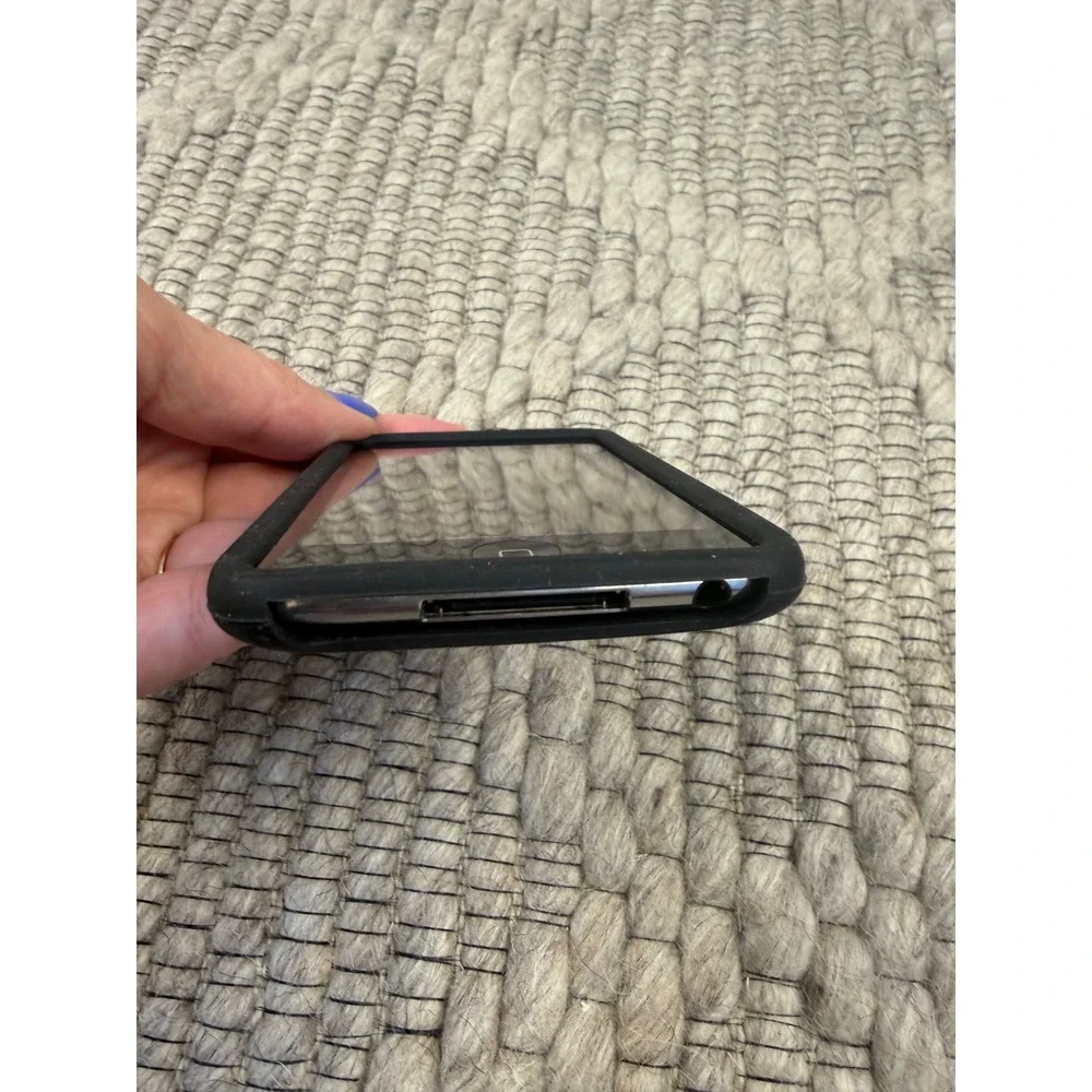 Apple iPod Touch 2nd Gen 8GB Silver A1288 Black Case-Mate Tire Tread Cover Parts